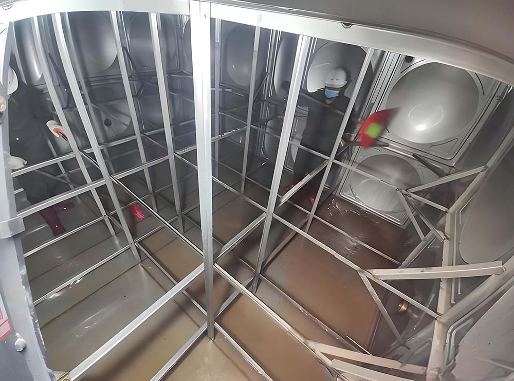 清洗完水箱后如何检查是否清洗干净？